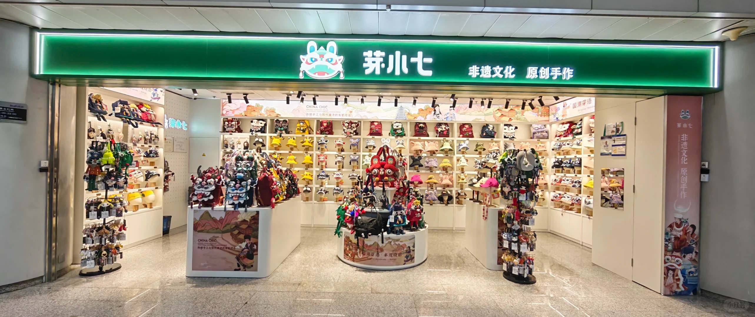 Elon Musk’s son brought a handmade Chinese tiger bag to the Great Hall — now everyone wants one