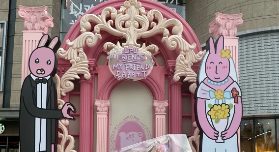 A Nanjing Mall Threw a Wedding for Two Cartoon Characters — and Thousands Showed Up