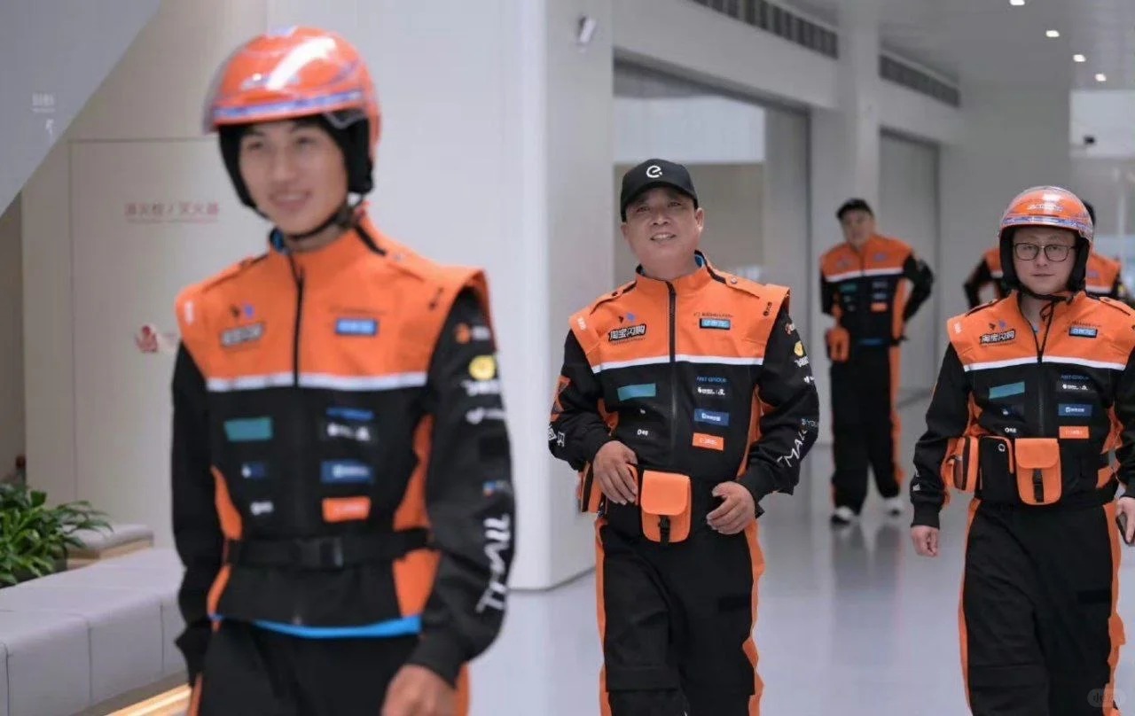Taobao’s New Courier Uniforms Look Straight Off the Runway 💅