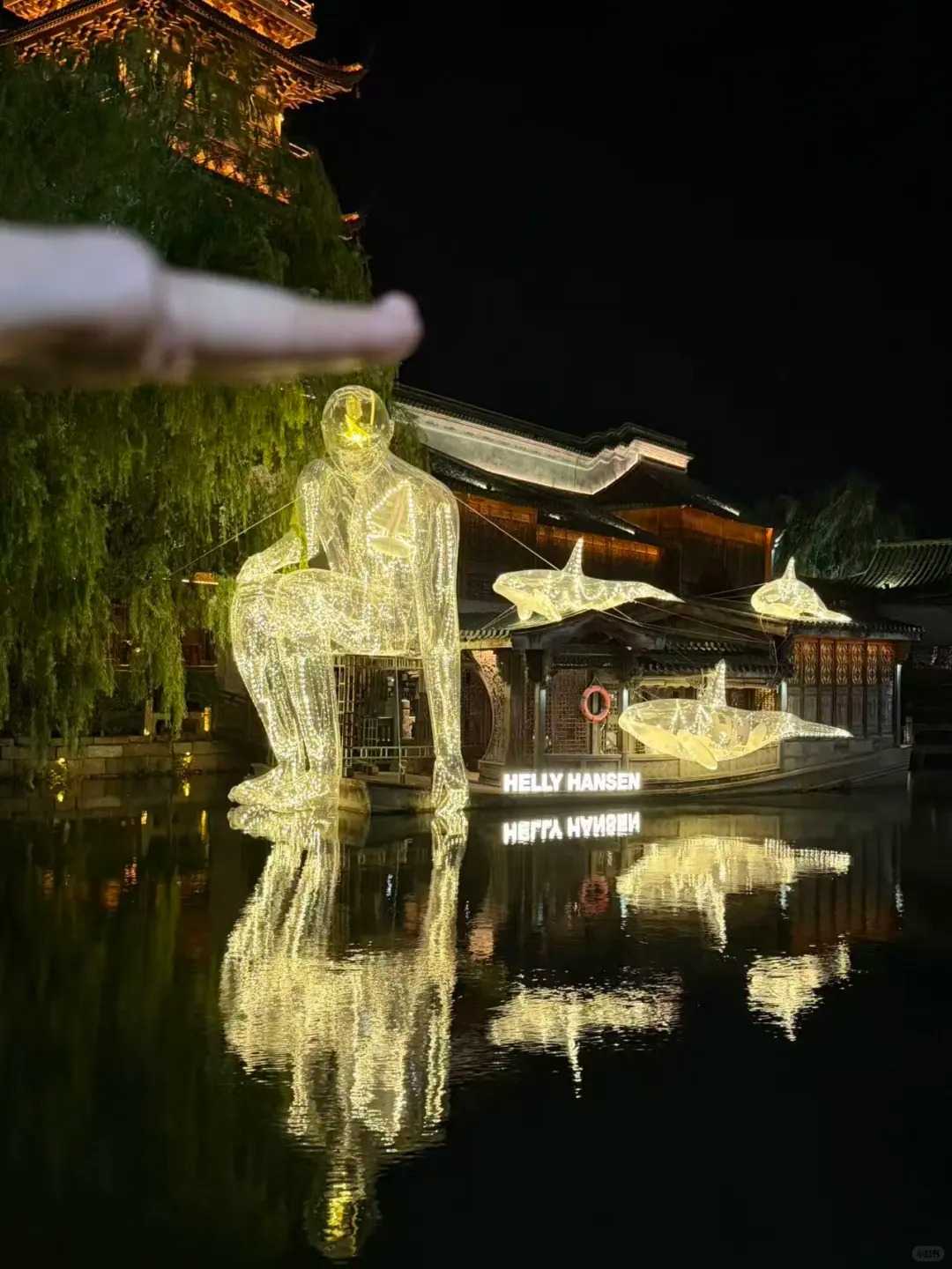 Helly Hansen Sponsors Wuzhen Theatre Festival With Water Art Installation and Themed Boat Experience