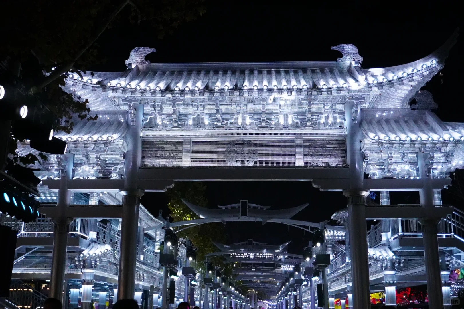 This Pavilion in Kaifeng Looks Like It’s Woven From Silver Threads