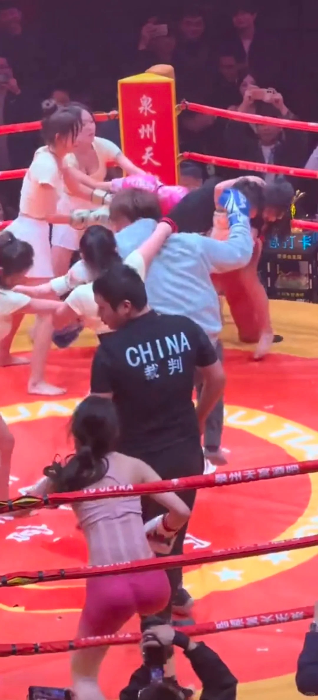This Nightclub in China Swapped Dance Battles for Real Fights in a Kickboxing Ring🥊