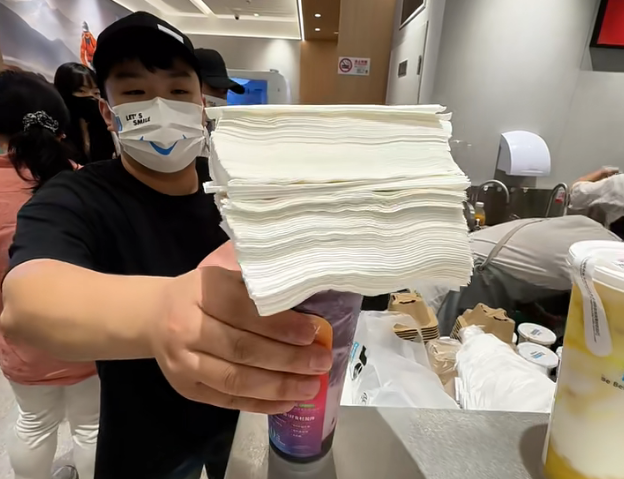 This ¥49 Fancy Yogurt in China Sends People Running to the Bathroom 🚽 (and Gen-Z Still Line Up for It)