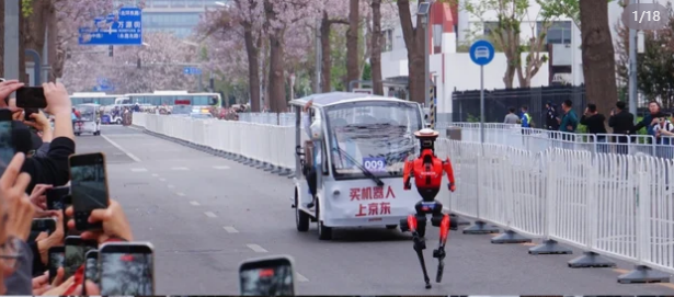 This humanoid marathon had everything: some bots fighting for their lives, others casually breaking records 🤖