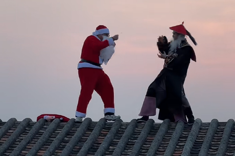 Everyone Thought This Was Santa… Until the Camera Zoomed In