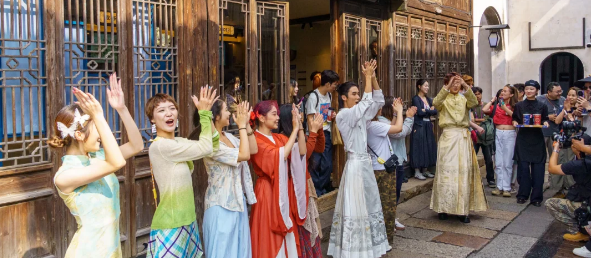 How Wuzhen’s Theatre Festival Turned the Whole Town Into a Stage 🎭